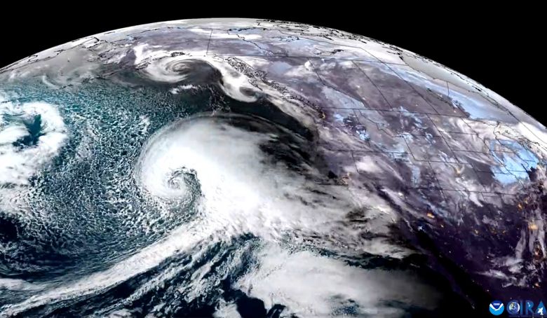 Imagem de satlite mostra o poderoso ciclone bomba se aproximando da costa da Califrnia dia 4 de janeiro de 2023. Crdito: NOAA/CIRA  