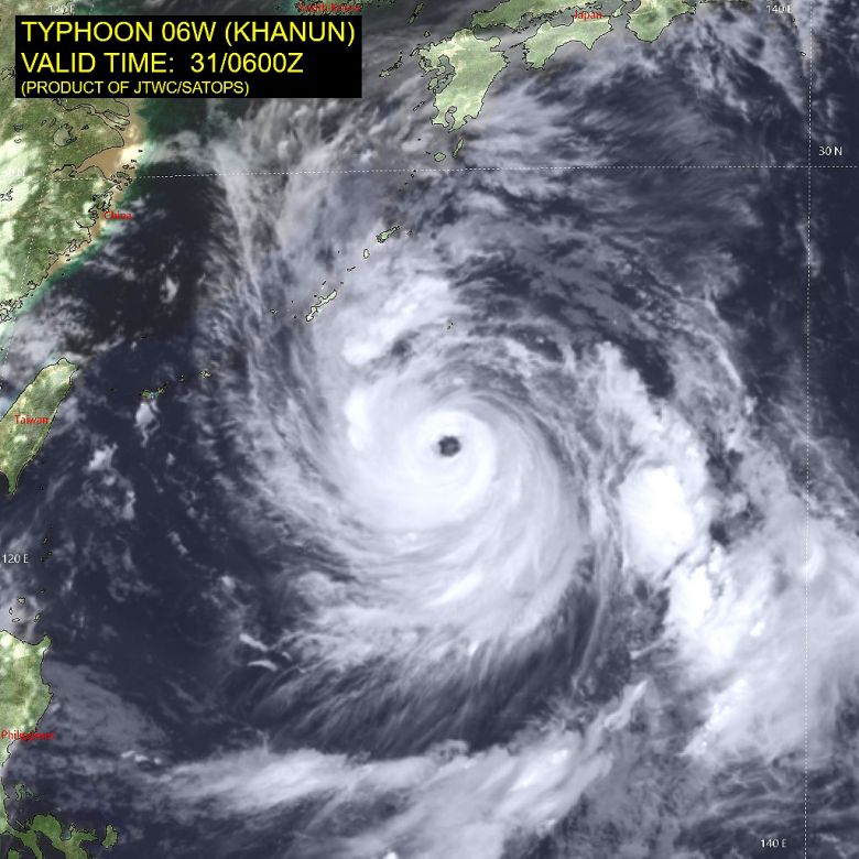 Tufo Khanun atua sobre o Pacfico, dois dias depois do tufo Doksuri ter chegado  China. Crdito: JTWC 