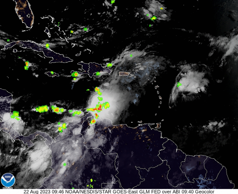 A imagem de satlite do dia 22 de agosto destaca a tempestade tropical Franklin sobre o Mar do Caribe e o aumento da atividade de descargas eltricas. Crdito: Goes-East/NOAA