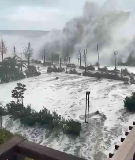 Ondas gigantescas provocam inundaes costeiras em Sochi, na Rssia. Crdito: <BR>reproduo Telegram t.me/Disaster News<BR>