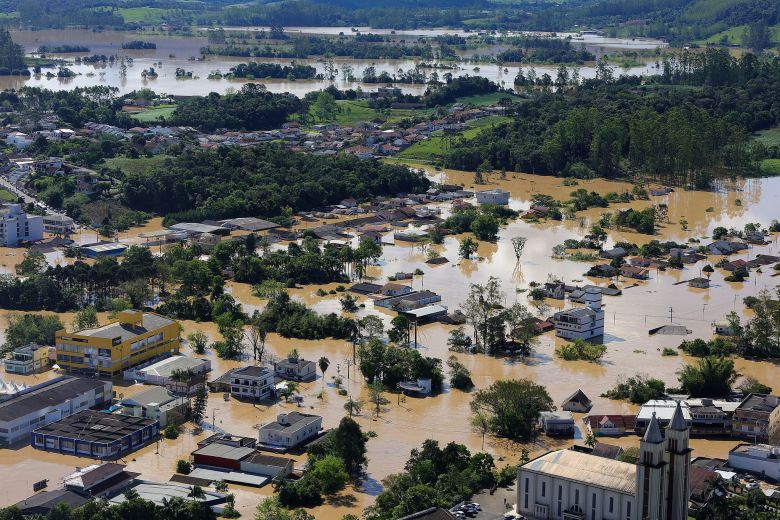 Imagem area de Tai, no Alto Vale do Itaja, dia 9 de outubro. Cidade catarinense enfrenta a pior enchente da histria. Crdito: Roberto Zacarias/SECOM/Defesa Civil SC