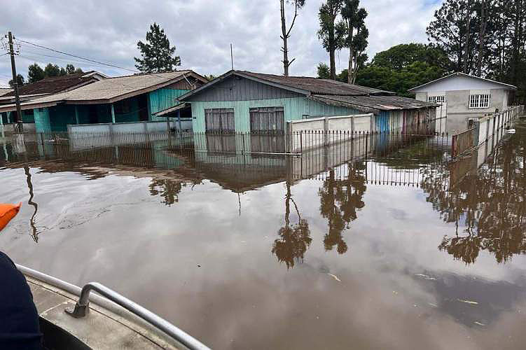 Municpio Unio da Vitria, no sul do Paran, continua inundado aps chuvas fortes do fim de semana. Crdito: Augusto Lindner/Instituto gua e Terra/PR