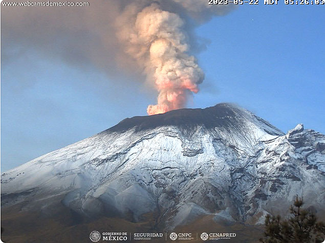 Vulco Popocatpetl emite coluna de cinzas em atividade dia 22 de maio. Crdito: webcamsdemexico/CENAPRED