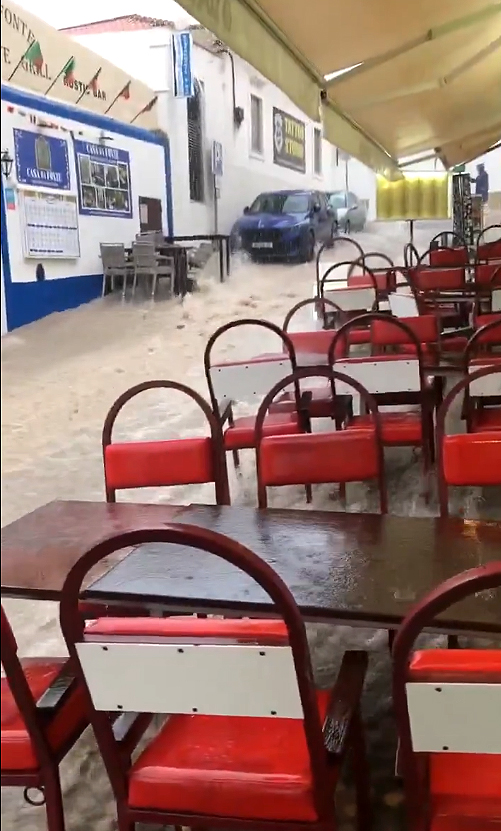Situao em Albufeira, no Algarve, aps chuvas fortes no dia 14. Crdito: divulgao via X @Top Disaster 