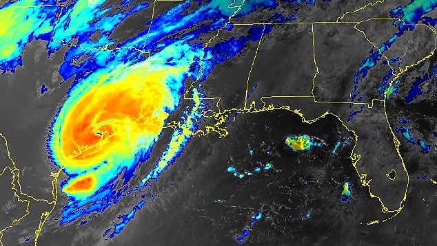 Imagem de satlite mostra o furaco Beryl em cima do Texas nesta manh de segunda-feira, dia 8. Crdito: GOES-East/NOAA 