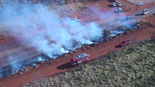 Foco de inc�ndio sendo combatido no interior de S�o Paulo. Cr�dito: divulga��o Defesa Civil de SP