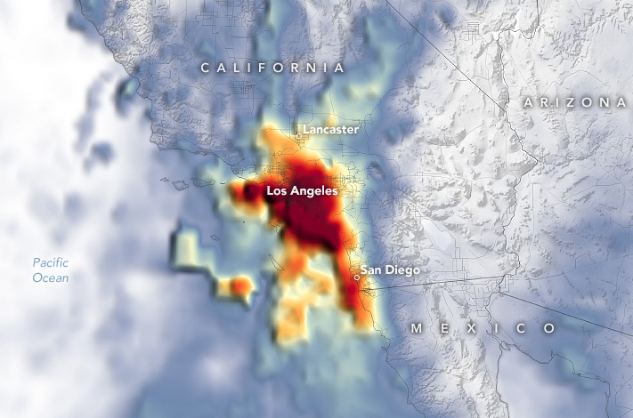 Mapa baseado em dados de satlite mostra as taxas de precipitaes mais altas, em vermelho escuro, na rea metropolitana de Los Angeles no perodo de 4 a 6 de fevereiro. Crdito: NASA    