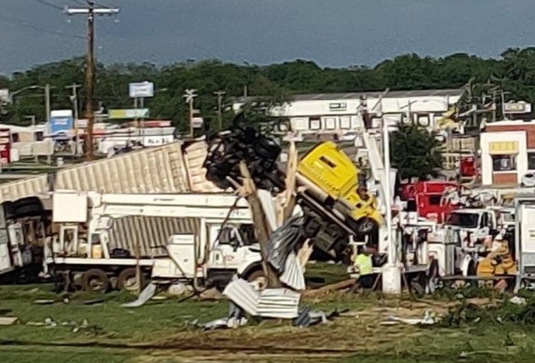 Destruio registrada aps tornados em Marietta, em Oklahoma, no fim de semana. Crdito: divulgao via X/@Carson74life 