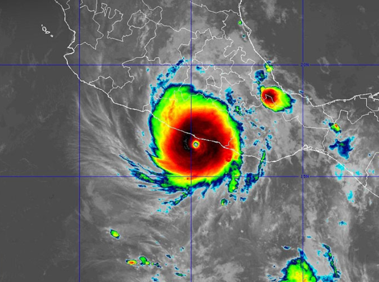 Imagem de sat�lite mostra o furac�o Otis prestes a tocar o solo de Acapulco, em Guerrero, no M�xico, em 25 de outubro de 2023. Cr�dito: NOAA 