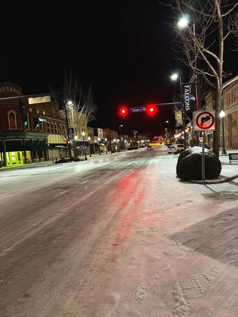 Ruas continuam perigosas com acmulo de neve e gelo no Alabama. Crdito: divulgao via X (twitter) @BryleeWVTM13