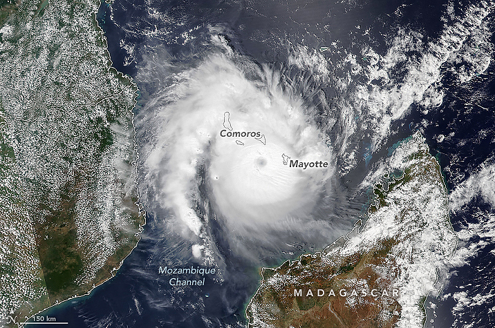 Chido atingiu a pequena ilha de Mayotte com ventos de 225 km/h. Cr�dito: Earthobservatory/NASA  