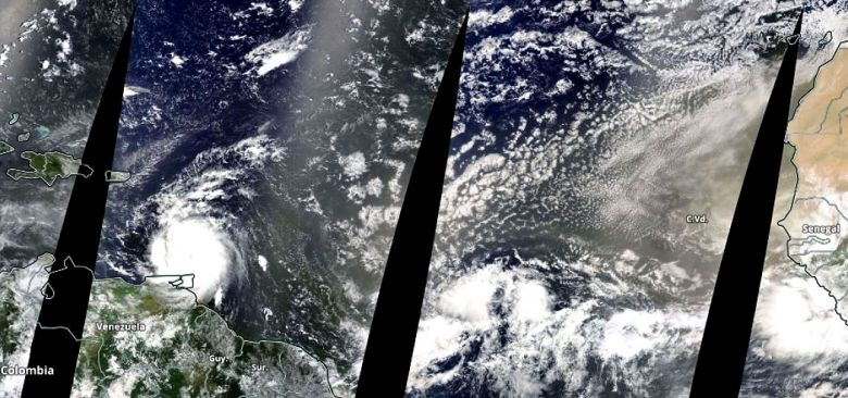 Imagem de sat�lite mostra Beryl no leste do Caribe e uma grande nuvem de poeira avan�ando pelo Atl�ntico no dia primeiro de julho. Cr�dito: WorldView, NASA.
