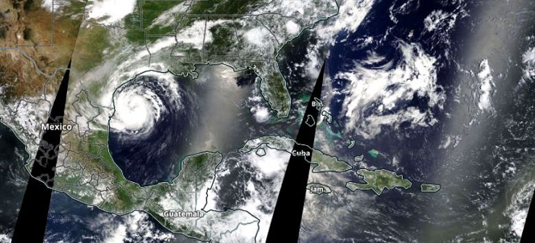 A poeira do Saara alcan�a o Golfo do M�xico, simultaneamente ao deslocamento de Beryl, no dia 7 de julho. Cr�dito: WorldView, NASA