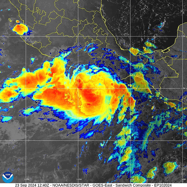 Imagem de sat�lite mostra a tempestade tropical John ao largo da costa sul do M�xico no dia 23. Cr�dito: NOAA GOES-East