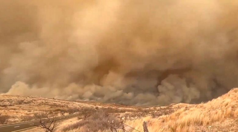 Grande incndio florestal no Texas destruiu mais 1 milho de acres e  o maior j registrado no estado. Crdito: divulgao via X (twitter) @ AD CHANEL6 