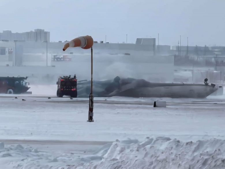 Aeronave da Delta Air Lines aps capotar no aeroporto de Toronto, no Canad. Crdito:  RS/Fotos Pblicas