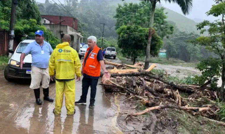 Equipes da Defesa Civil trabalham em Angra dos Reis. Cr�dito: Defesa Civil 