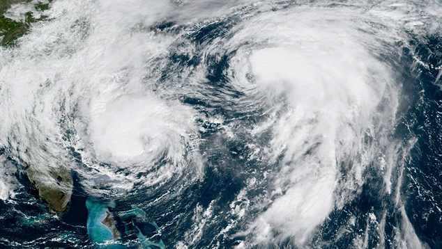 Duas tempestades muito prximas podem se entrelaar criando o Efeito Fujiwhara. Crdito: furaces Imelda/Humberto/NOAA   