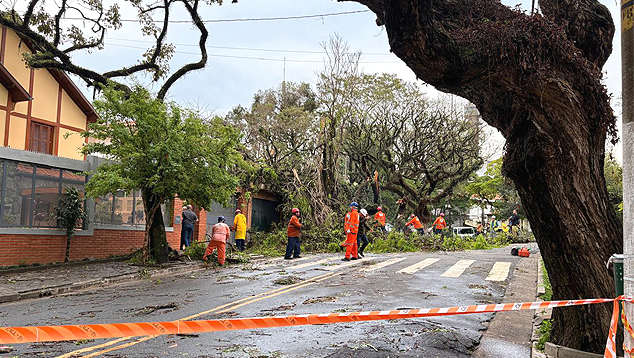 Equipes da Prefeitura avaliam estragos causados pelo temporal em S�o Paulo. Cr�dito: divulga��o morador bairro Sumar�