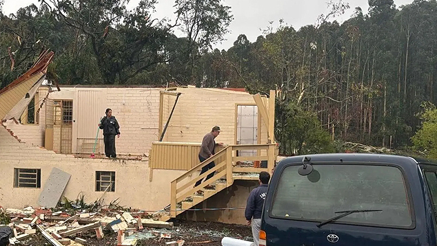 Casa totalmente destru�da pela passagem de um tornado em Erval Grande, RS, no dia 9. Cr�dito: divulga��o Defesa Civil