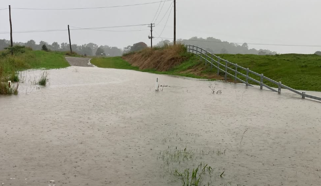 Estradas ficaram bloqueadas com as enchentes na Austr�lia. Cr�dito: divulga��o via Instagram @bureauofmeteorology 