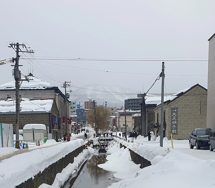 Ottaru, Hokkaido, Jap�o. Meteorologia alerta para mais neve pesada nos pr�ximos dias. Cr�dito: divulga��o via Theads @badger tactical<BR>