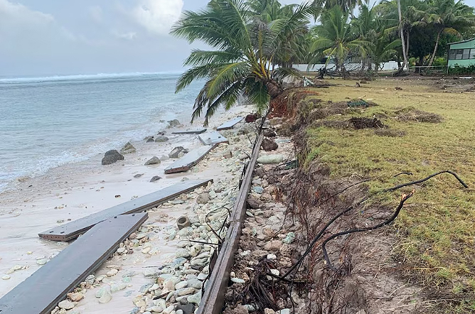 Uma tempestade fez o mar avan�ar e provocou danos em praias na West Island em outubro de 2024. Cr�dito: divulga��o Condado de Cocos Islands