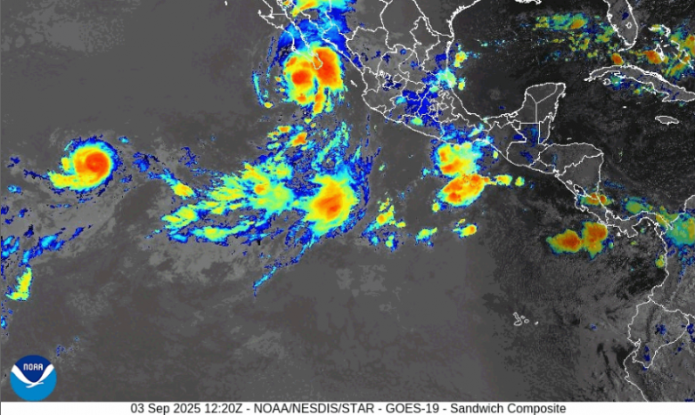 Composi��o de imagem de sat�lite mostra Lorena e Kiko atuando no Pac�fico central e leste. Cr�dito: NOAA