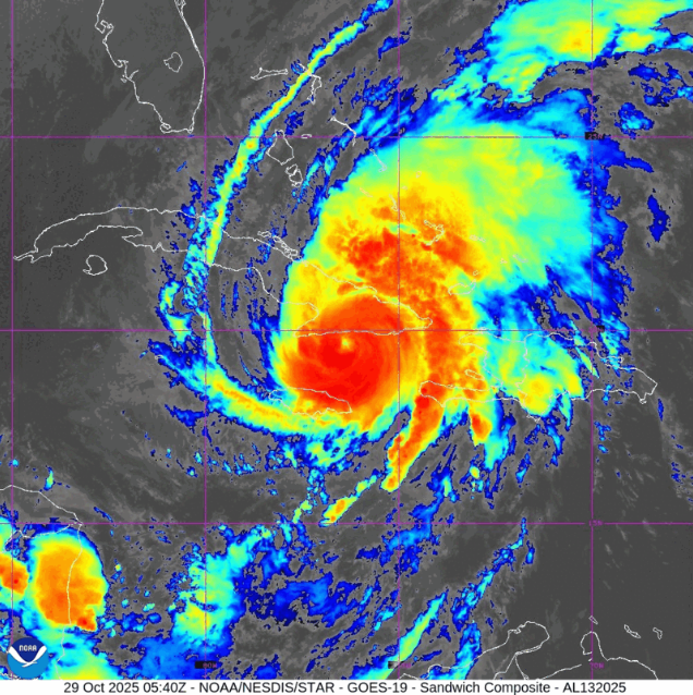 Imagem de satlite mostra o olho do furaco Melissa tocando o solo de Cuba no dia 29. Crdito: NOAA/Goes-19