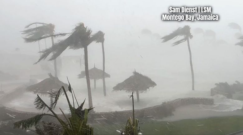 Montego Bay, Jamaica, atingida pelo furaco Melissa no dia 28. Crdito: reproduo via X @Tornadair/@samdienst