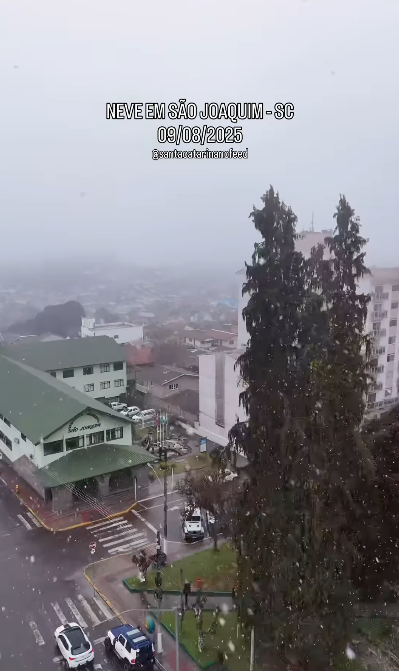 A neve cobriu S�o Joaquim no �ltimo s�bado. Cr�dito: divulga��o via Instagram @santacatarinaemfotosb