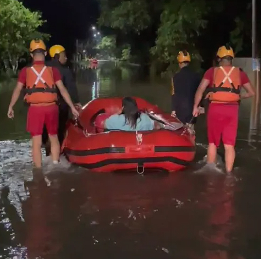 Mais de 400 pessoas est�o em abrigo da prefeitura. Cr�dito: Defesa Civil do Estado de SP 