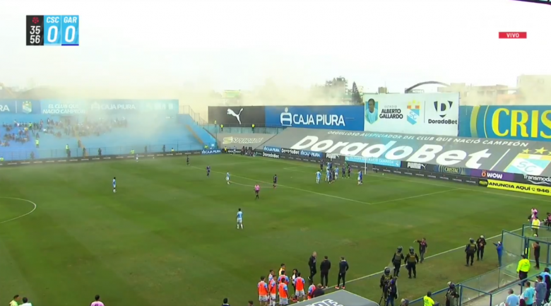 Poeira avan�a sobre est�dio em Lima, ap�s terremoto atingir o litoral do Peru no domingo. Cr�dito: reprodu��o via X @L1MAX  