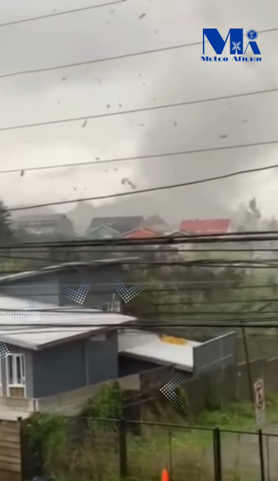 Ventos intensos provocaram diversos danos em Puerto Varas, no sul do Chile. Crdito: divulgao via Instagram @meteochile  