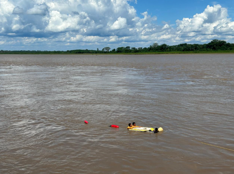 Equipes de resgate continuam as buscas por dezenas de desaparecidos em naufr�gio na Amaz�nia central do Peru. Cr�dito: divulga��o via X @PoliciaPeru