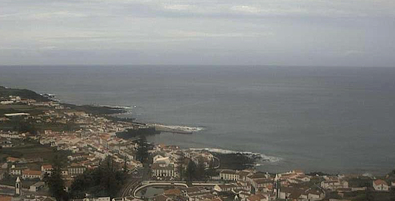 Tempo comeando a mudar em Santa Cruz da Graciosa, nos Aores, na manh do dia 25. Crdito: webcam/WINDY 