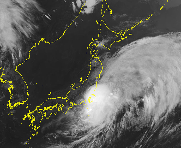 Imagem de sat�lite mostra o tuf�o Peipah ao impactar o Jap�o no dia 5. Cr�dito: Sat�lite Himawari 8/9/AMJ  
