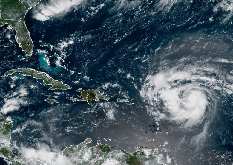 Imagem de sat�lite mostra localiza��o do furac�o Erin, que deve seguir pelo Atl�ntico Norte no fim de semana. Cr�dito: NOAA/Goes-19 