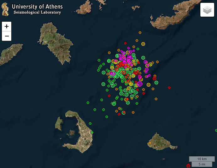 Mapa mostra sismos registrados na regi�o de Santorini e arredores nos �ltimos dois dias. Cr�dito: Laborat�rio Sismol�gico da Universidade de Atenas 