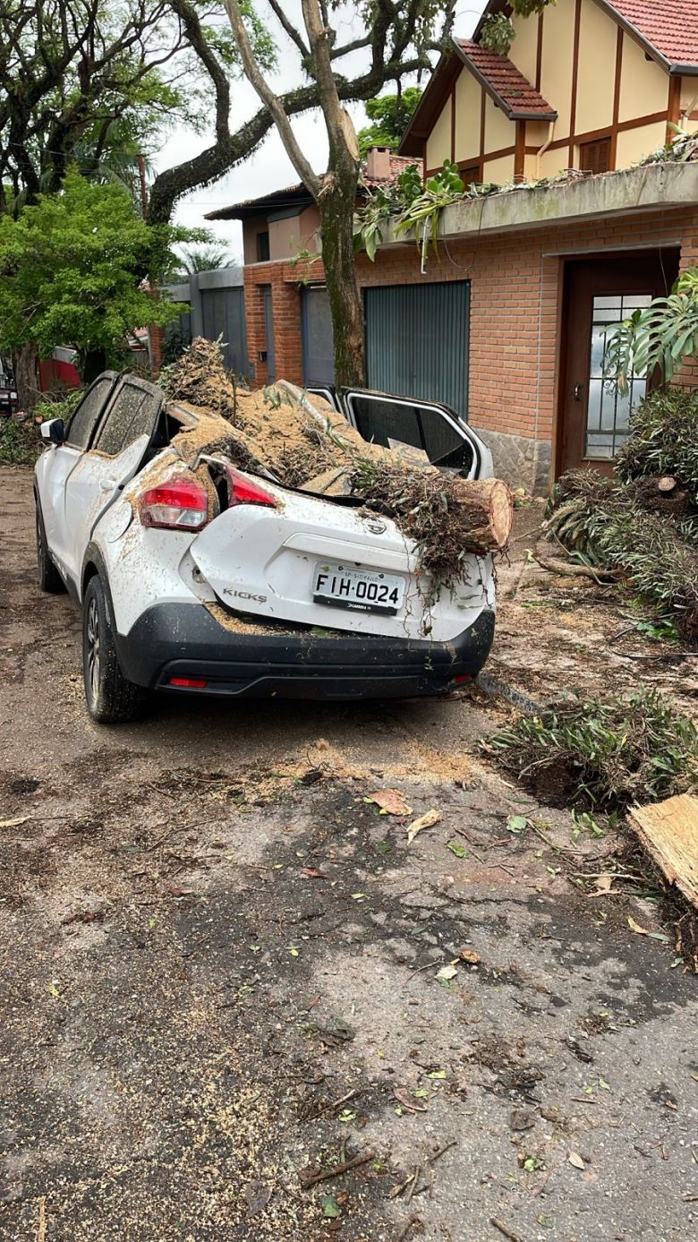 Estragos bairros do Sumar�, zona oeste da capital paulista. Cr�dito: Sayako Amanuma