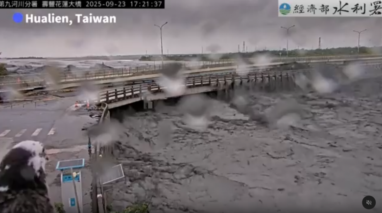 Imagens de c�meras de seguran�a mostram o desastre em Hualien, ap�s o lago transbordar. Cr�dito: Ag�ncia de Recursos H�dricos de Taiwan
