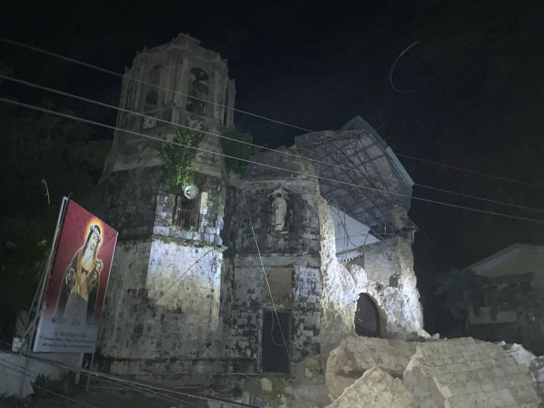 Prdios tiveram rachaduras e outros danos na parte central das Filipinas. Crdito: divulgao via X @IFRCAsiaPacific