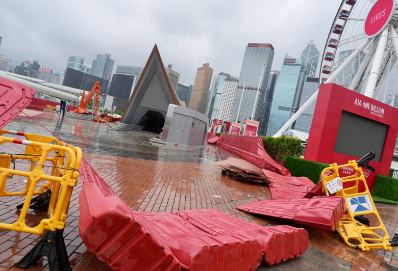 Tuf�o Tapah provocou ventania em Hong Kong durante a segunda-feira. Cr�dito: divulga��o via X @ChinaDailyAsia<BR>