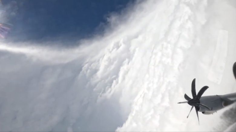 Voo entrando pelo sudeste aps o nascer do sol, evidenciando a parede do olho de Melissa. Crdito: divulgao via X @USAS WW1