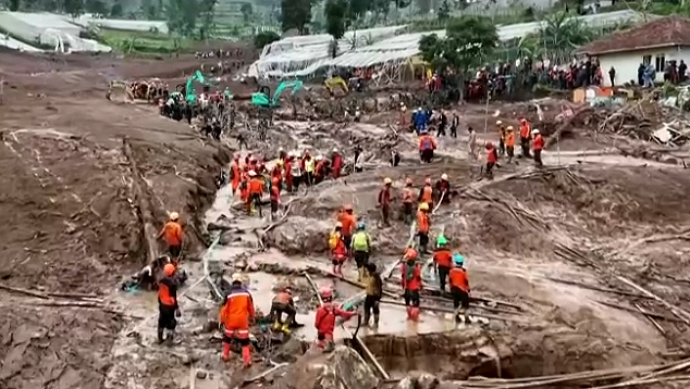 Grande deslizamento soterrou dezenas de casas em aldeia de Java, na Indon�sia. Cr�dito: imagem ilustrativa/Daily Motion/Euronews