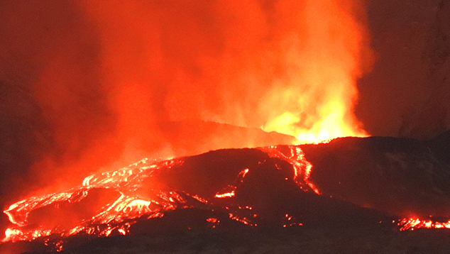 Vulc�o Etna em atividade no primeiro dia de 2026 surpreende moradores da Sic�lia. Cr�dito: divulga��o Boris Behncke/@borisetneo.bsky.social  