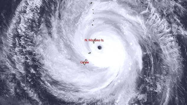 Detalhe de imagem de sat�lite mostra o supertuf�o Sinlaku sobre ilhas do Pac�fico. Cr�dito: imagem dia 14/JTWC 