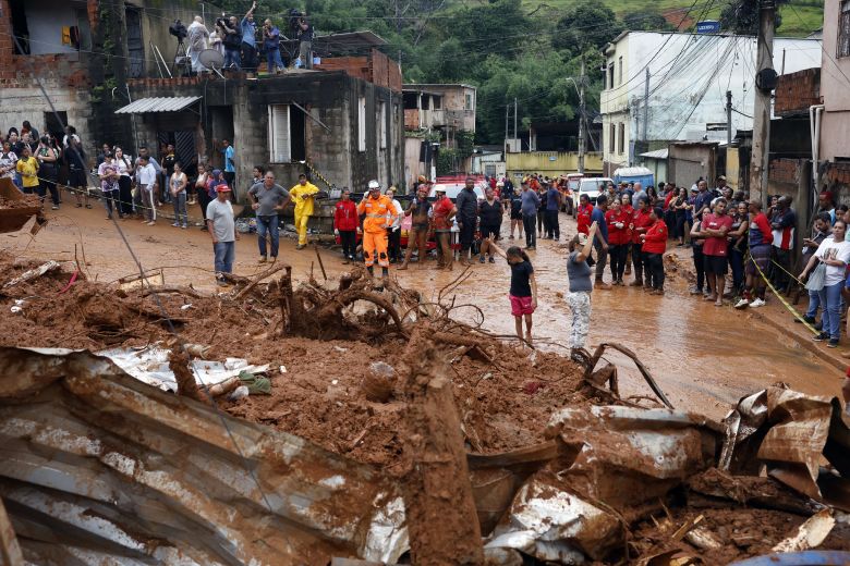 Moradores buscam familiares desaparescidos na trag�dia de Juiz de Fora e regi�o. Cr�dito: T�nia R�go/Ag�ncia Brasil/Fotos P�blicas