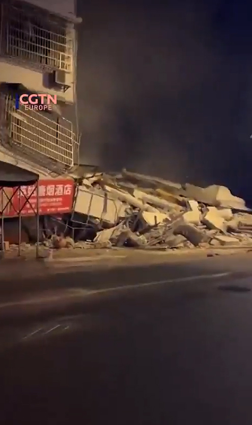 Desabamento ocorrido na madrugada em Liuzhou, na China. Cr�dito: reprodu��o/divulga��o via X @AsiaNews FR