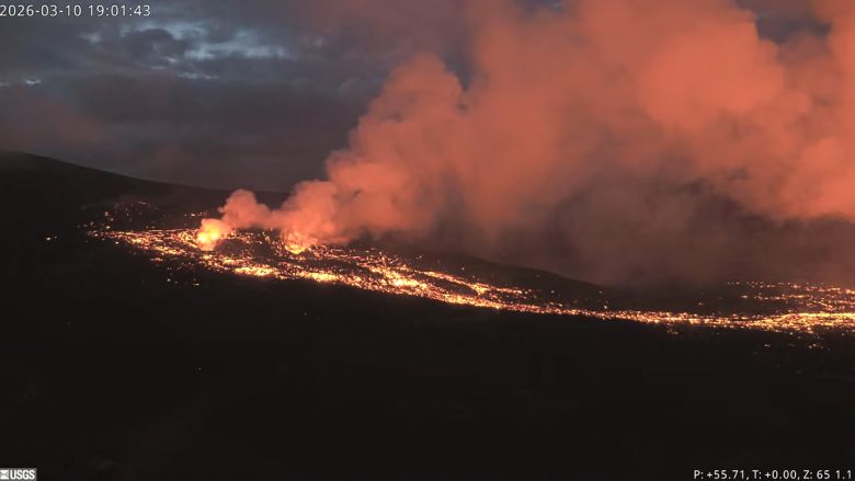 Erup��o do Kilauea continuou durante a noite. Cr�dito: reprodu��o/divulga��o youtube @usgs<BR>